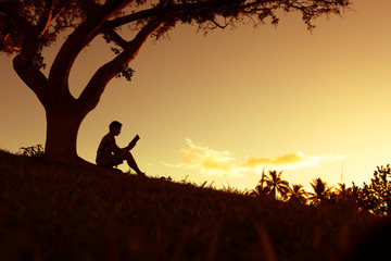 公积金缴纳基数和工资有关系吗