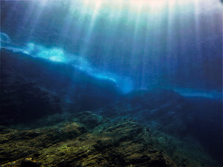 沉木放在鱼缸里水发黄怎么办