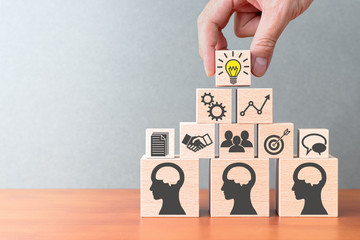 沉木放在鱼缸里水发黄怎么办